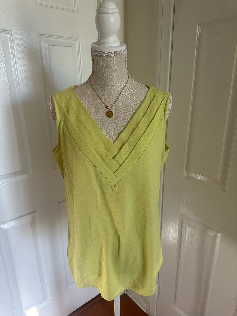 Worthington Lime Green V-Neck Sleeveless Layered Camisole